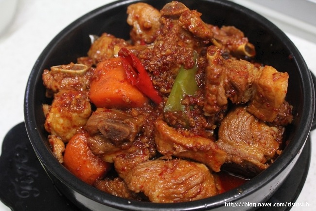 화끈하게 매운 돼지갈비찜
