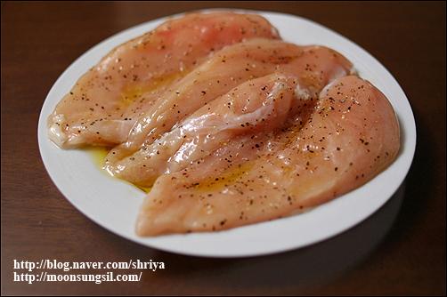 톡톡 쏘는 겨자 맛이 매력!~~겨자소스 치킨 샐러드