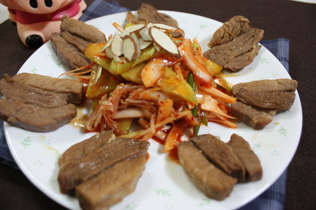 식초 없이도 맛있는 ~~통삼겹 숙주 오미자초무침.